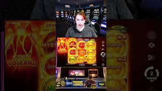 Coin Volcano заносит 36600. Только живой баланс #занос #slot #casinocharlie #казиноонлайн #jackpot