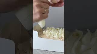 как оформить меренговый рулет