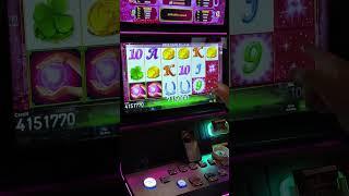 У МЕНЯ ВОЛШЕБНЫЙ ПАЛЕЦ! #хозяинказино #slot #bigwin #занос #luckyladyscharm