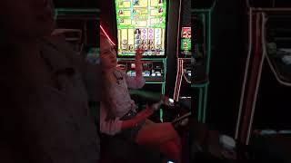ДЖЕКПОТ в казино! Огромный выигрыш! #shorts  #pirsomania #  #пирсомания #девушка  #pirsoman